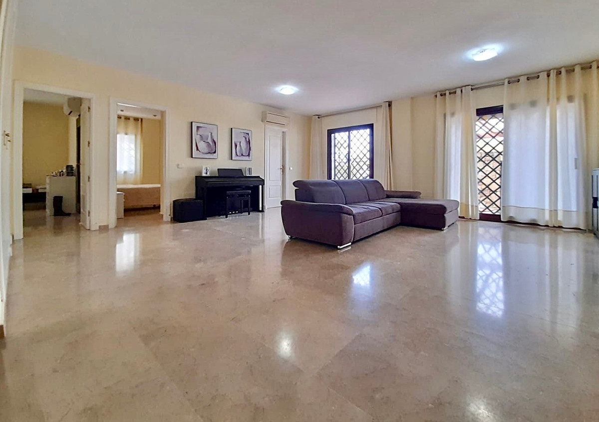 3 Bedroom Ground Floor Apartment For Sale The Golden Mile