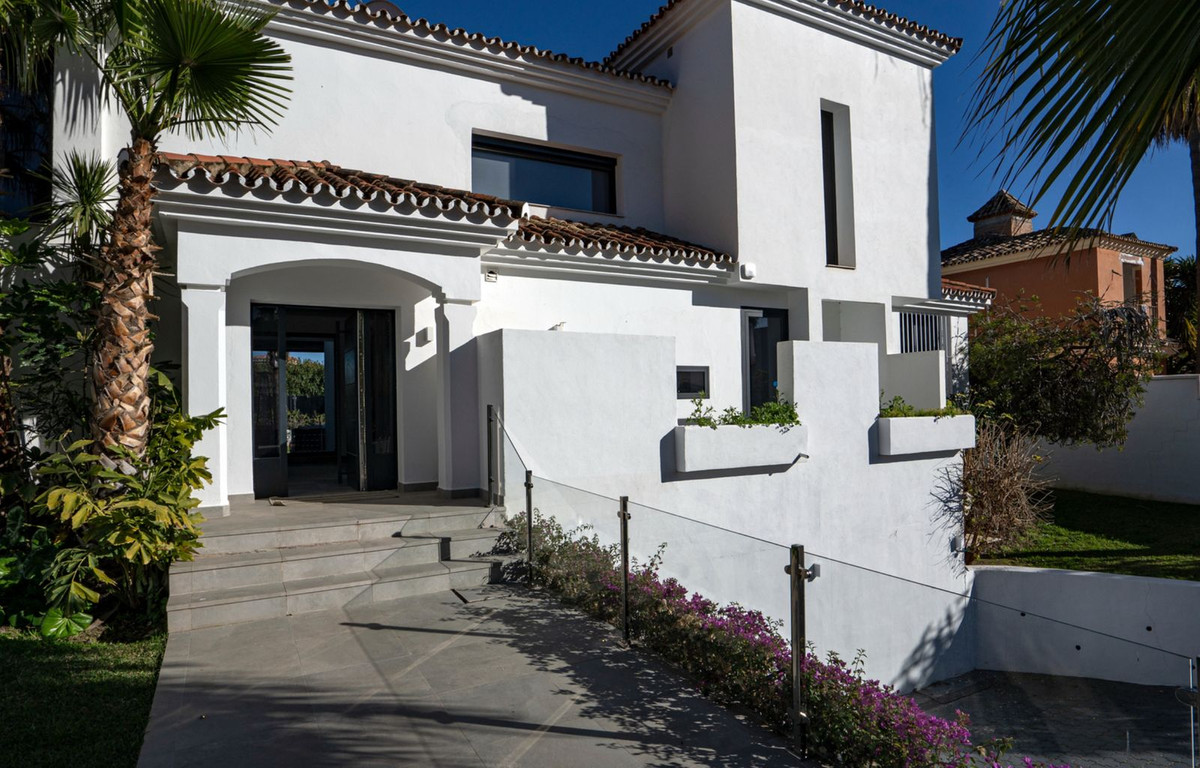 Villa te koop in Nueva Andalucía R4681276