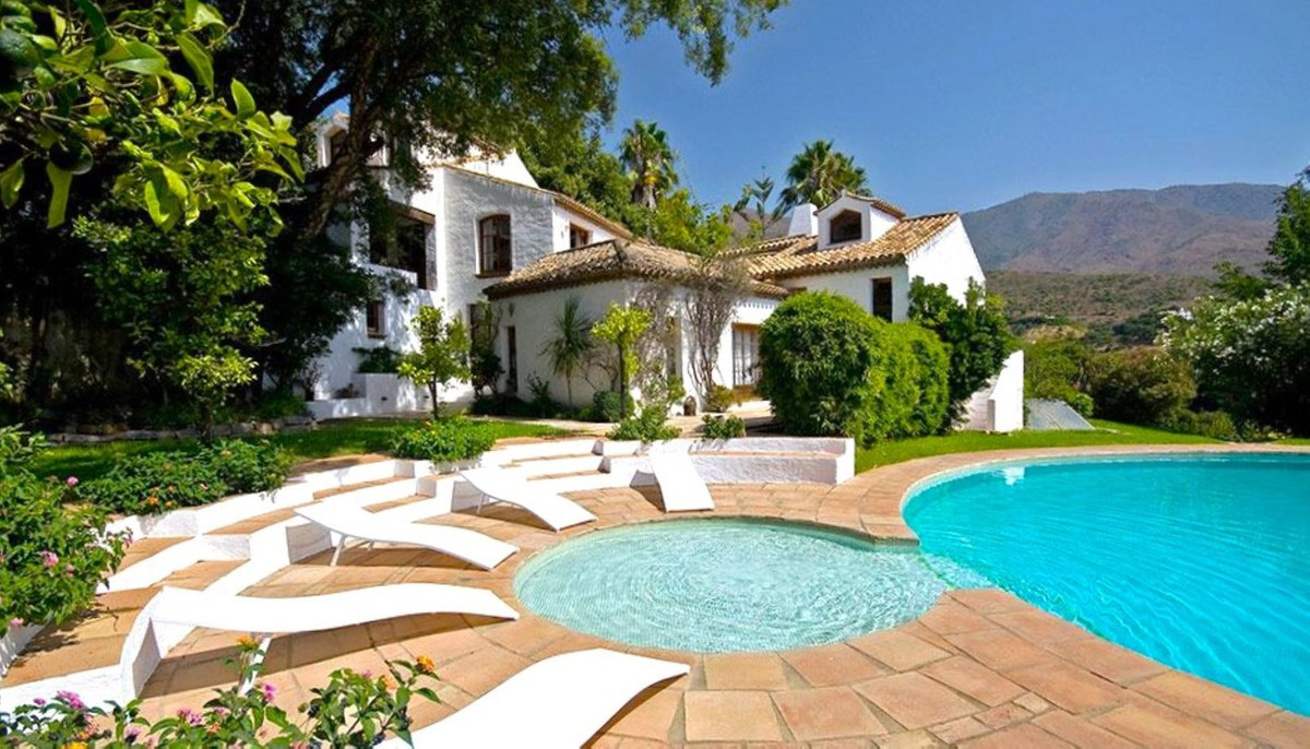 Villa te koop in Casares R4453927