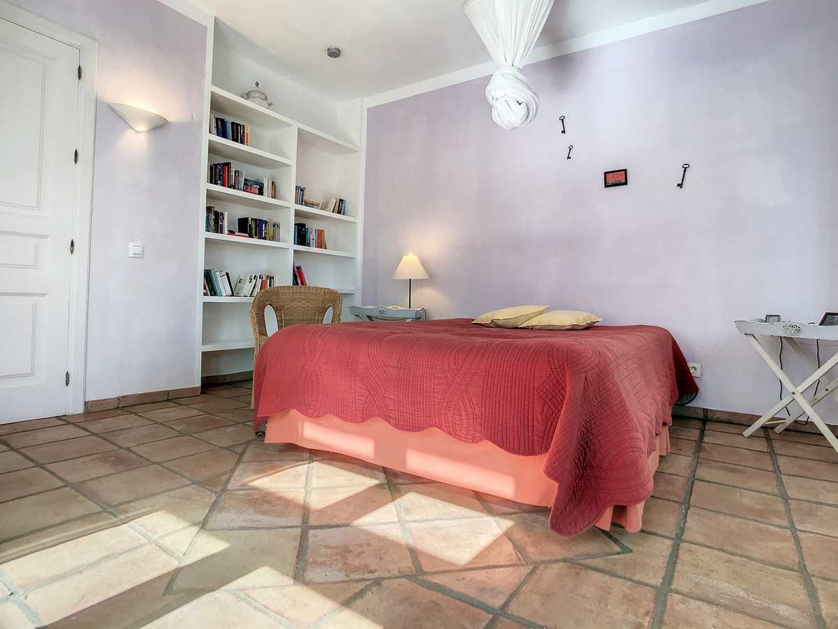 3 Bedroom Villa for sale Estepona