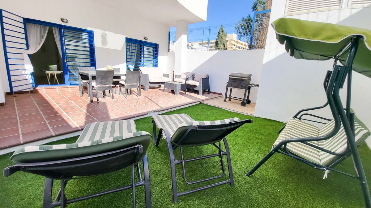 2 bedroom apartment 5 minutes walk from beach in Benalmadena Costa.

A recently renovated 2 bedroom , Spain