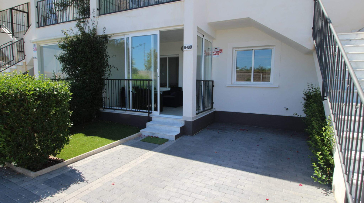 We are presenting a 2 bedroom 2 bathroom downstairs bungalow. Lounge dining area and kitchen all lig, Spain