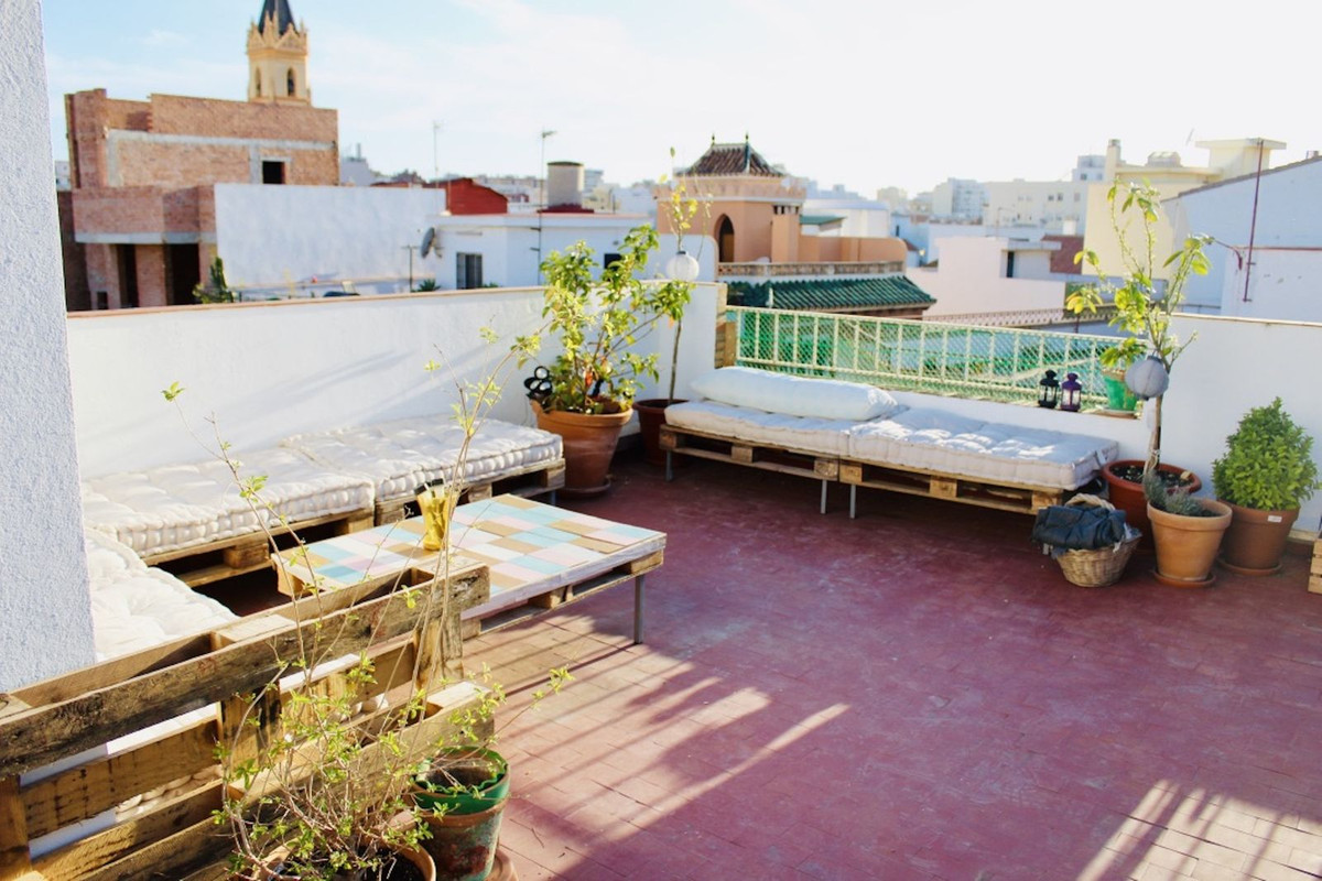 Entire 3-storey building in a superb location next to the historic centre of Malaga.

The property i, Spain