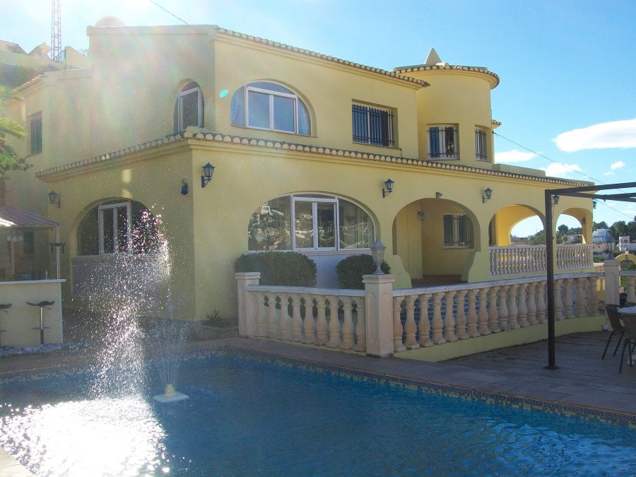 Ideal for Bed and Breakfast or Rentals. Enormous 8 bedroom villa divided into 4 self contained 2 bed, Spain