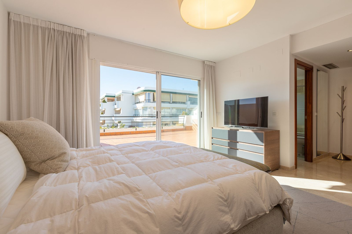 Apartamento con 3 Dormitorios en Venta Guadalmina Alta
