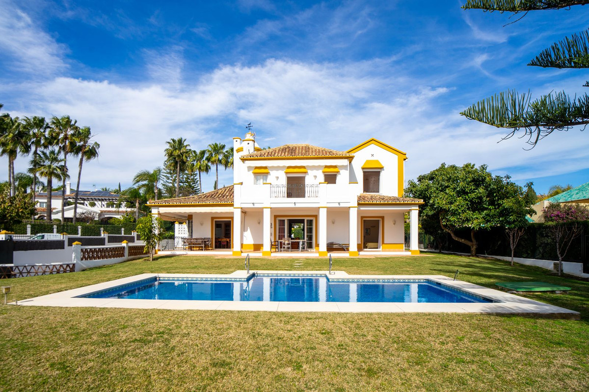 						Villa  Individuelle
													en vente 
																			 à Bahía de Marbella
					