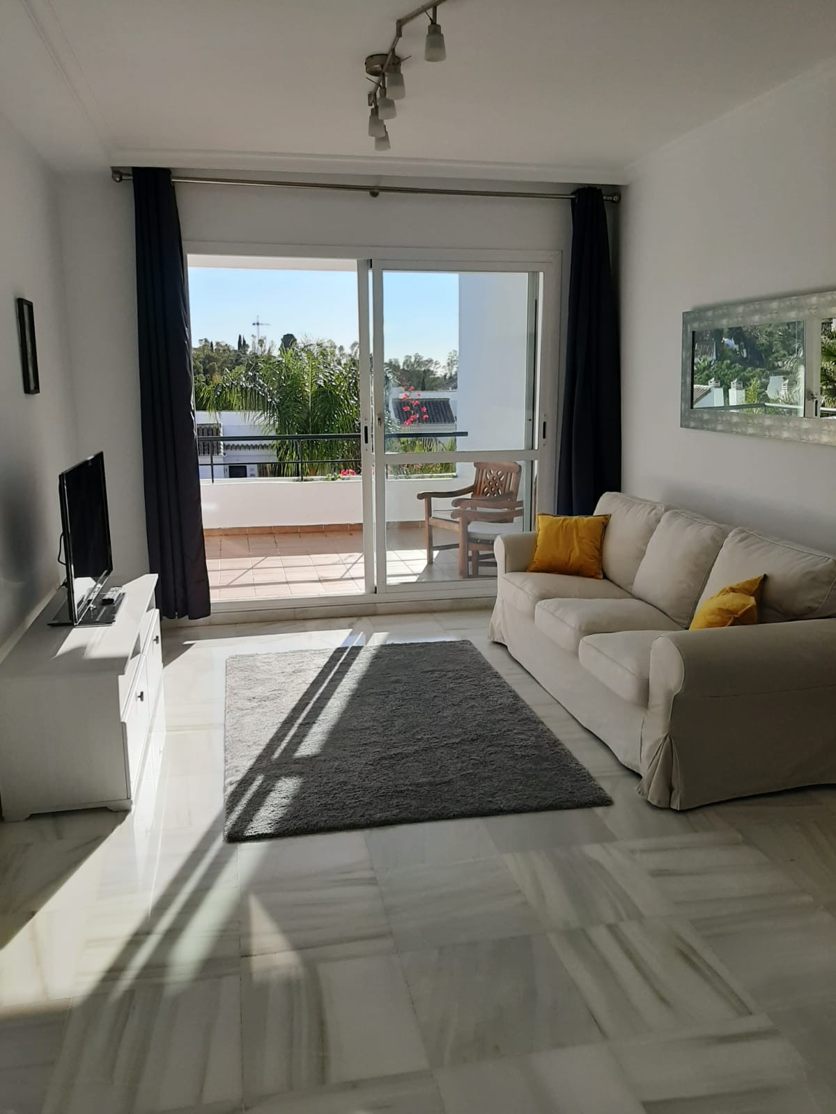 						Apartamento  Ático
																					en alquiler
																			 en Nueva Andalucía
					