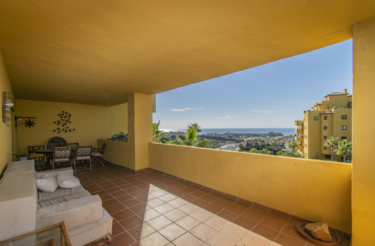 GREAT APARTMENT WITH SEA VIEWS IN THE NEW GOLDEN MILE
Spacious corner apartment, located in the Selw, Spain