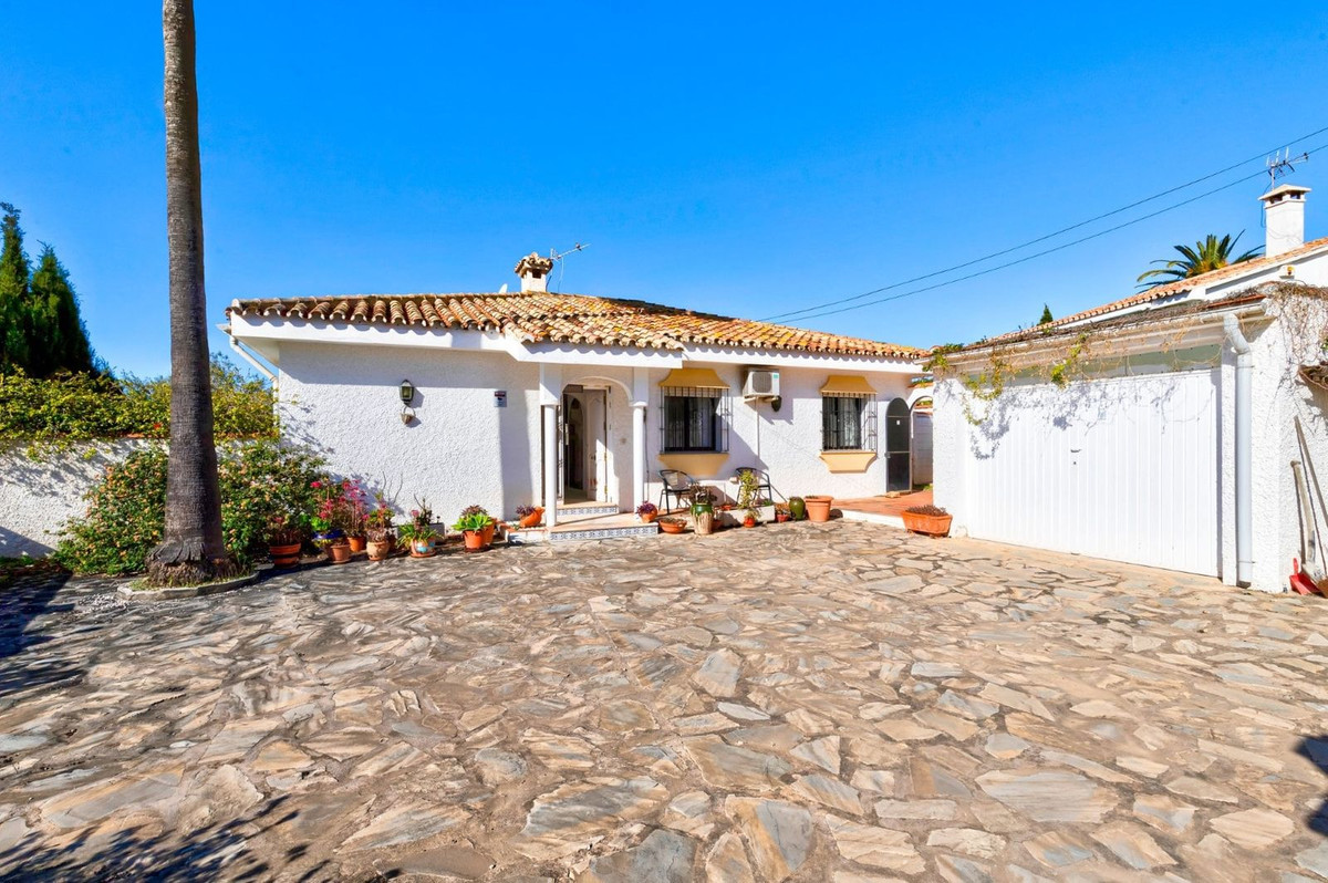 3 Bedroom Detached Villa For Sale Torreblanca, Costa del Sol - HP4673542