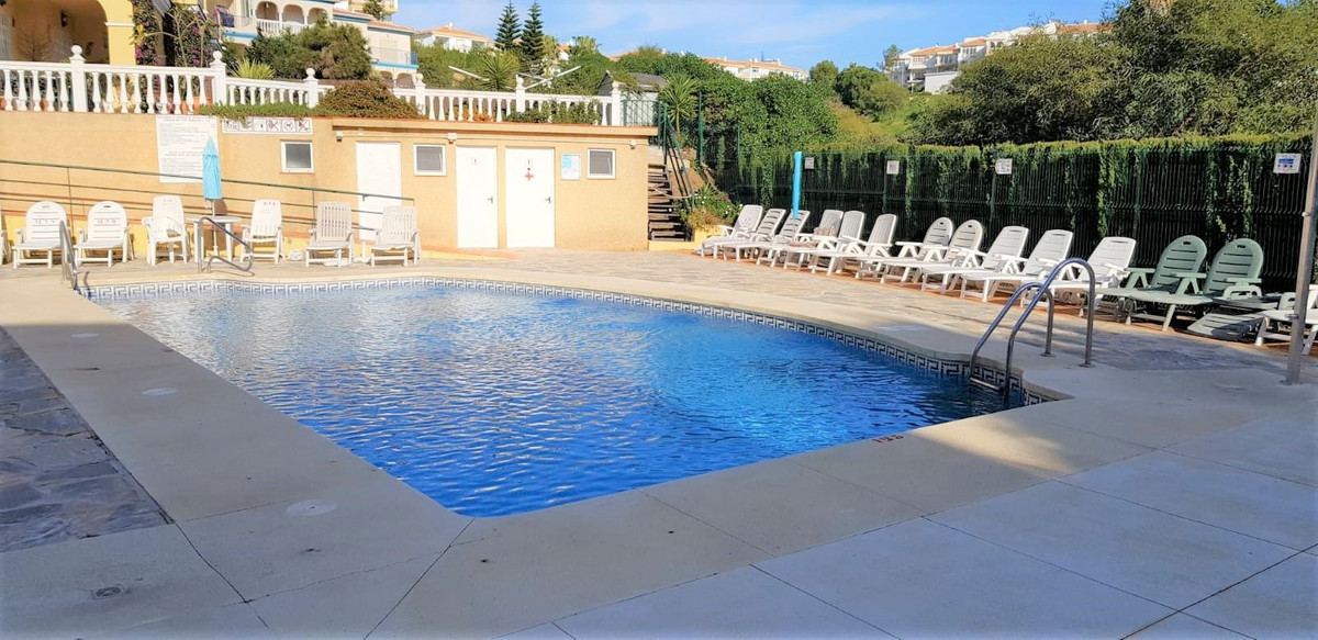 1-bedroom apartment for sale in a quiet urbanization, all exterior with a clean pool all year round., Spain