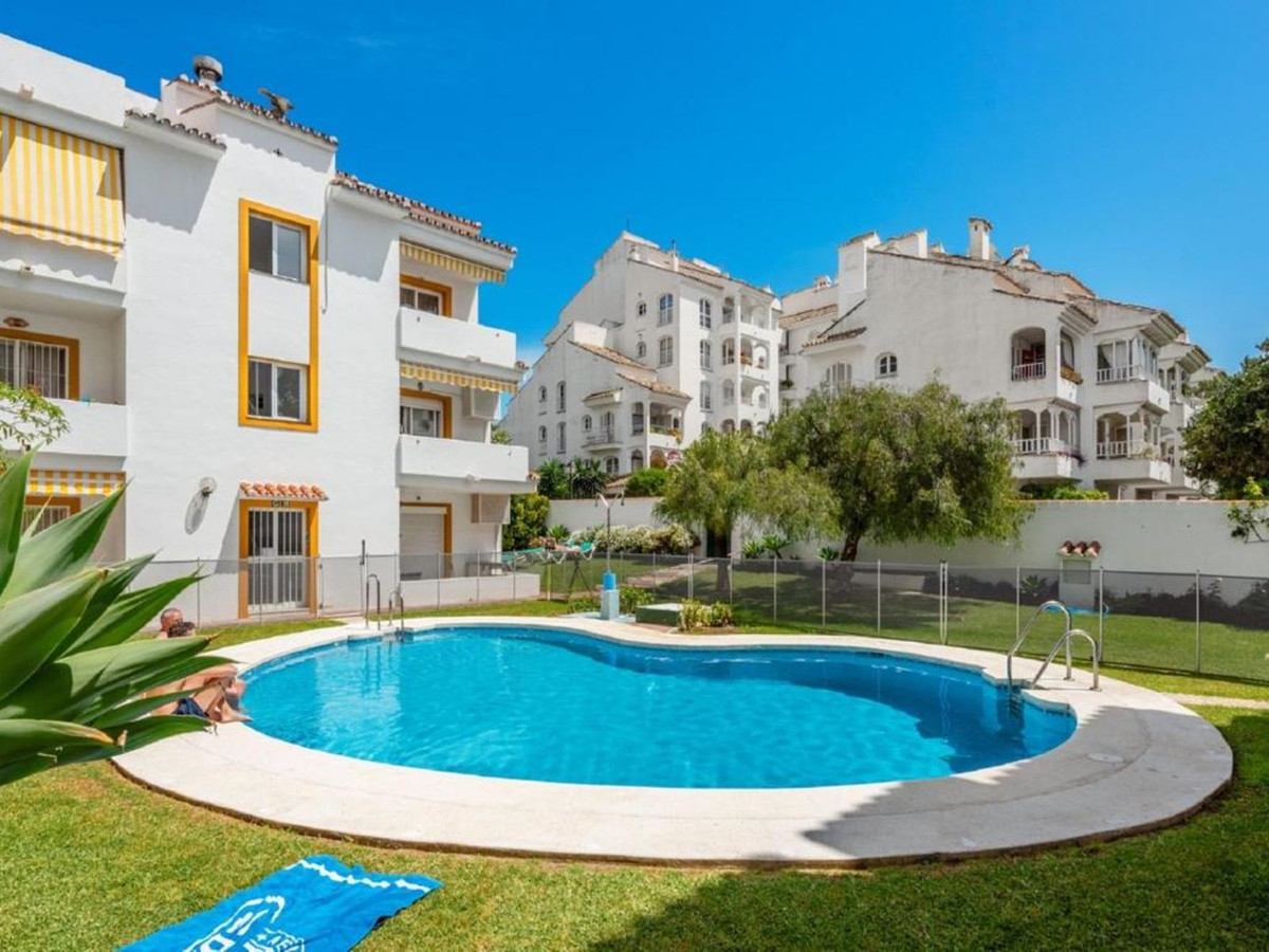 Ground Floor Apartment for sale in Nueva Andalucía R4408831