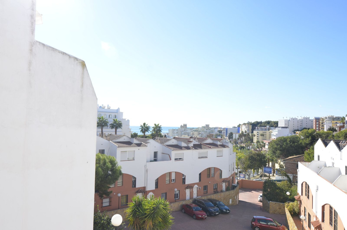Magnificent 3 bedrooms townhouse with communal pool and sea views, located in one of the most exclus, Spain
