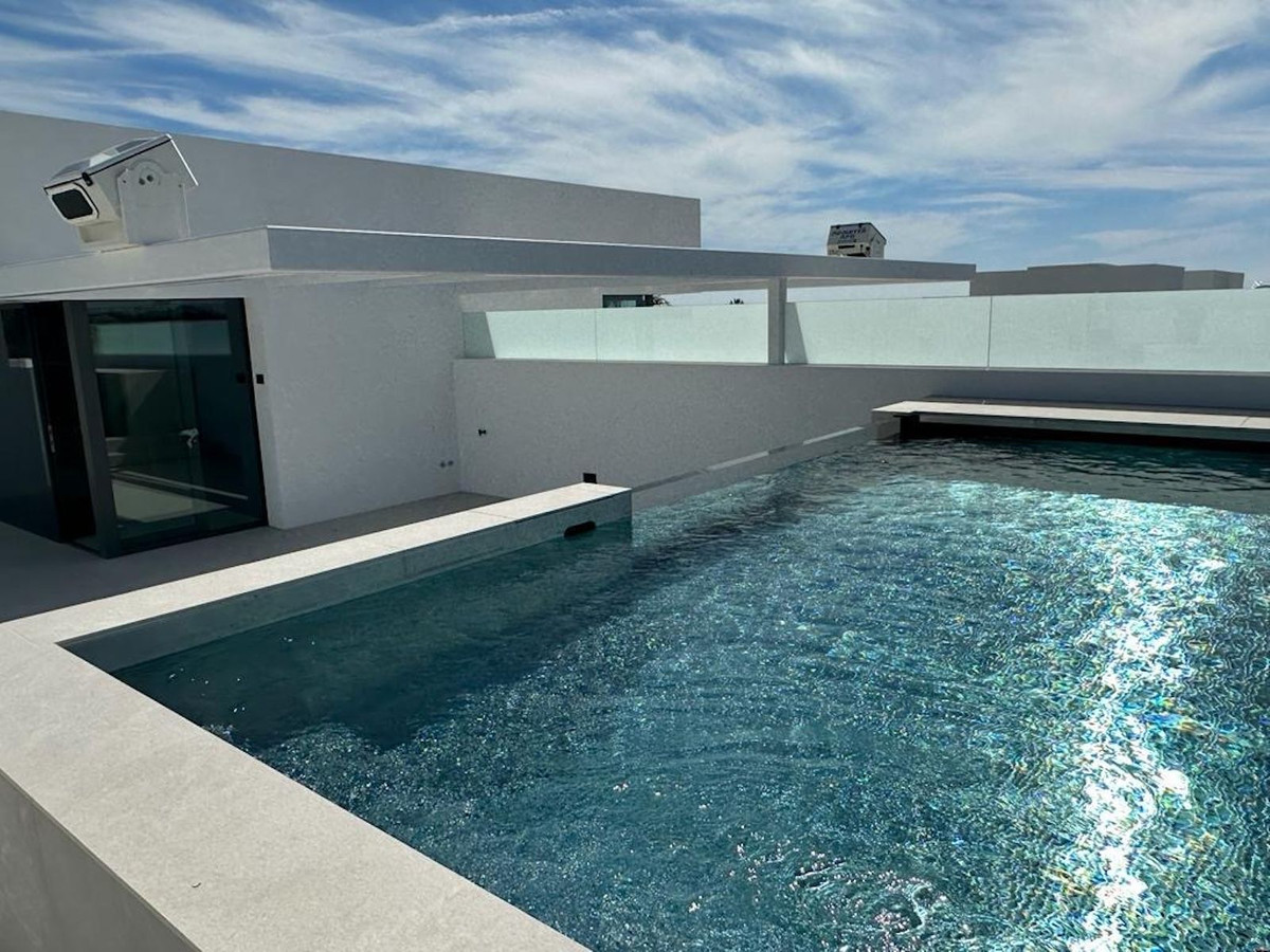 Villa Semi Detached for sale in Nueva Andalucía, Costa del Sol