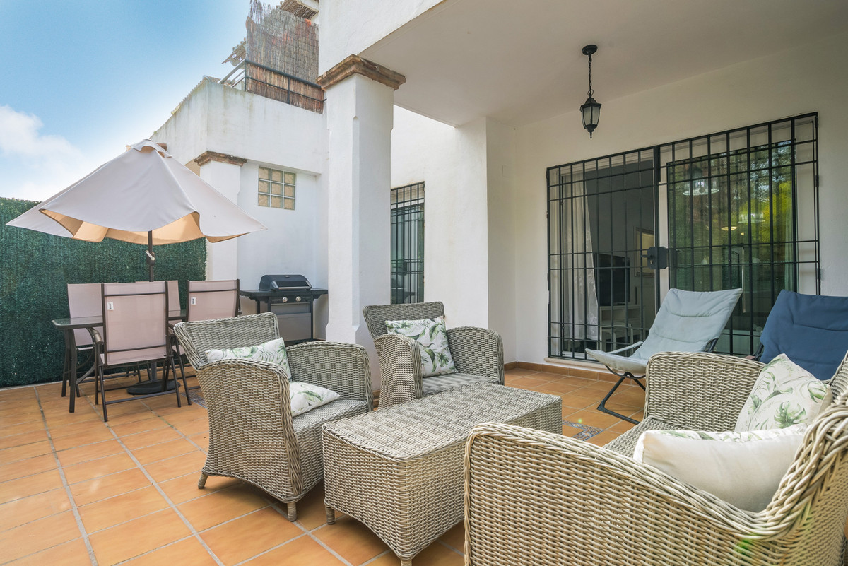 Ground Floor Apartment for sale in Nueva Andalucía R4647922