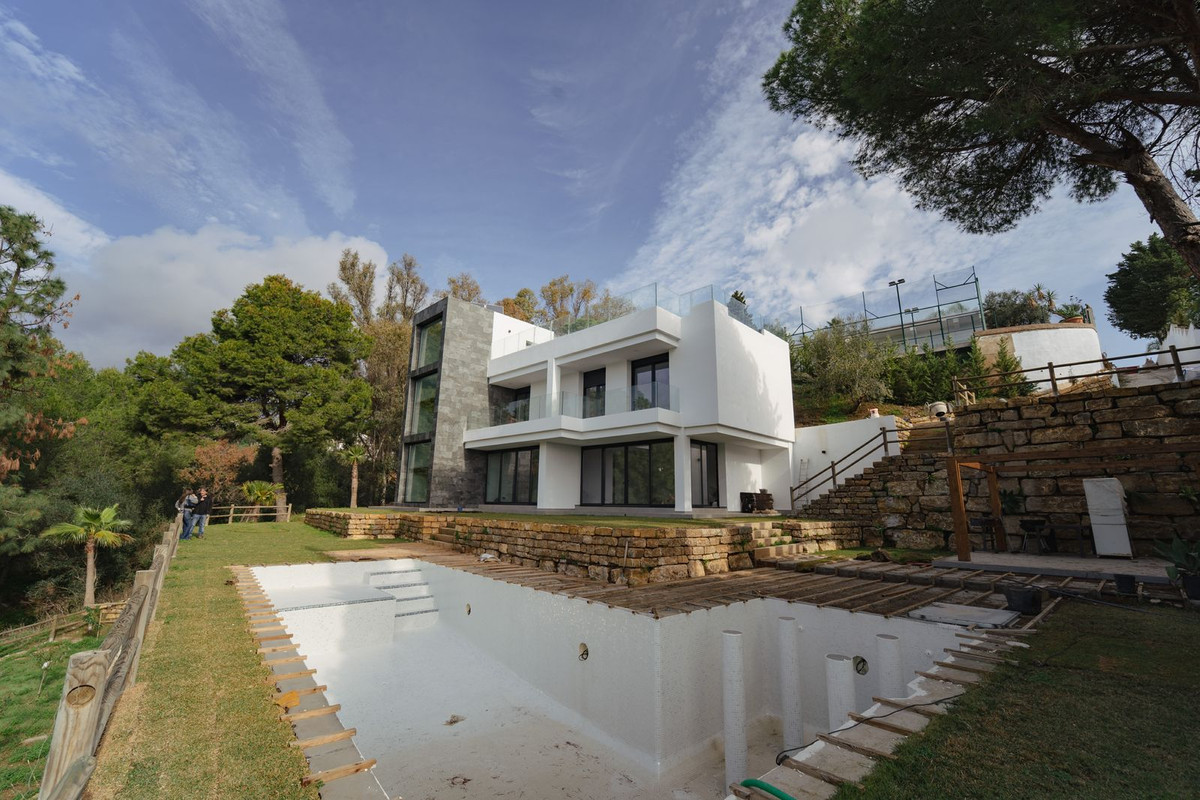 4 bedroom Villa For Sale in Calahonda, Málaga