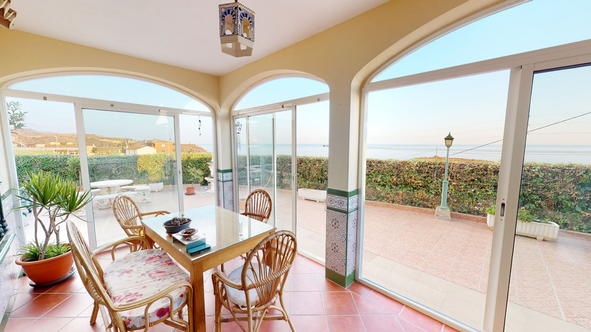 Magnific Villa, independently about 300 meters from the beach, in an incredibly quiet area, and easy access, with a plot of 715 m2 in which we find...