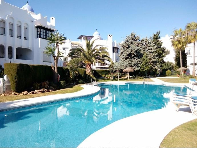 INVESTMENT!  Good Rental Potencial. Spacious studio next to the shopping center and the beach, sunny, Spain