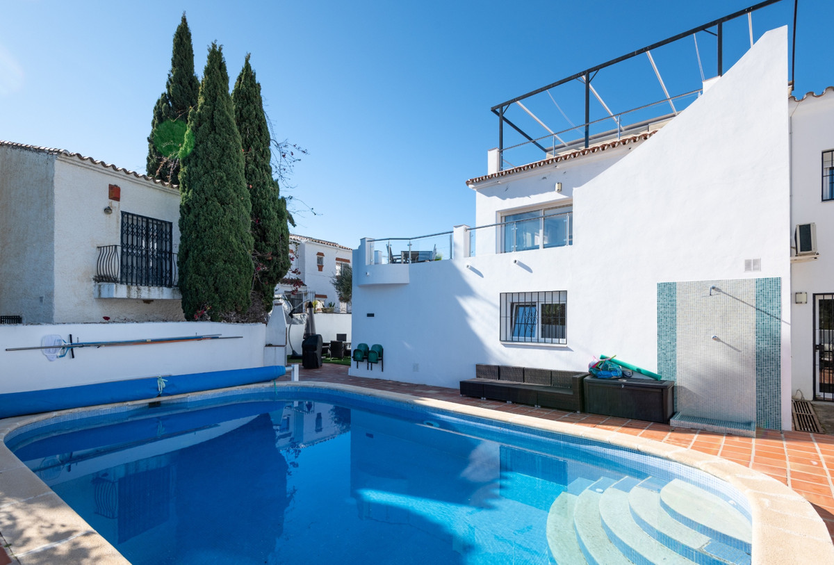 Beautifully refurbished villa in Nerja (Chimenea area) with private pool enjoying nice views over the mountains and the sea.