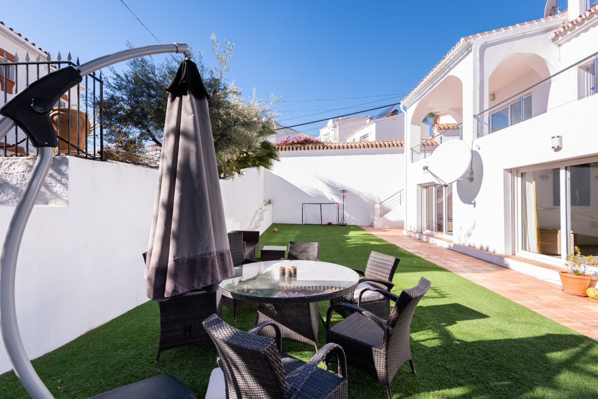 Beautifully refurbished villa in Nerja (Chimenea area) with private pool enjoying nice views over the mountains and the sea.