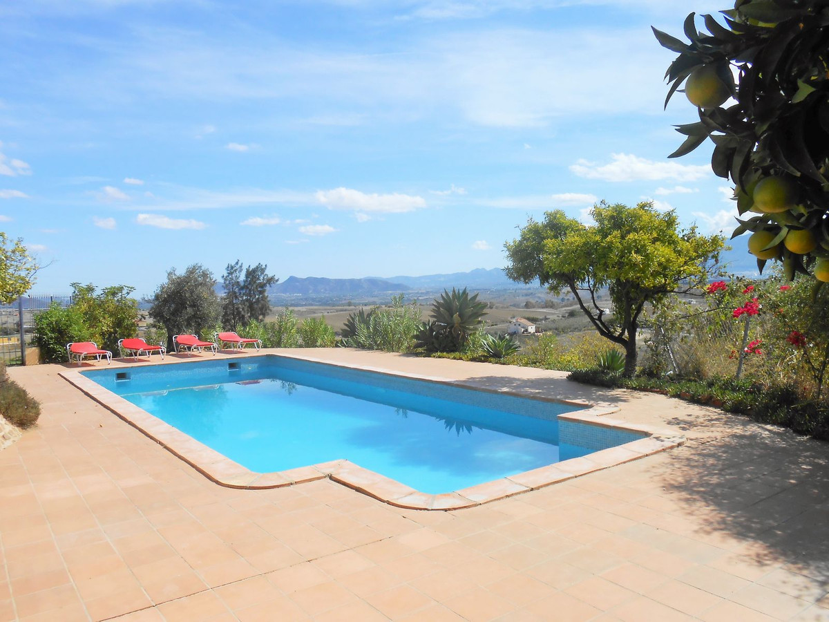 Beautiful Finca/Cortijo with fantastic panoramic views only 20 minutes to Malaga Centre and the beaches.