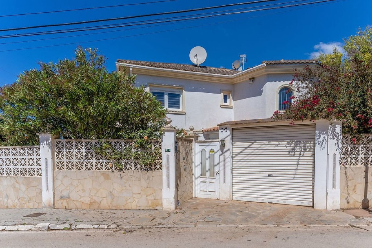 Villa Detached for sale in El Rosario, Costa del Sol