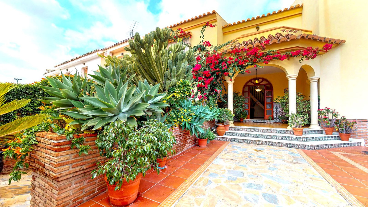 						Villa  Individuelle
													en vente 
																			 à Fuengirola
					