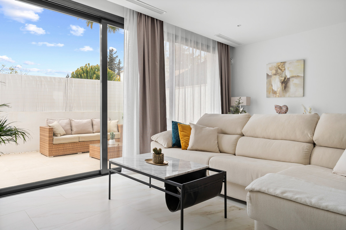 3 Bedroom Semi-Detached House For Sale Nueva Andalucía, Costa del Sol - HP4689901