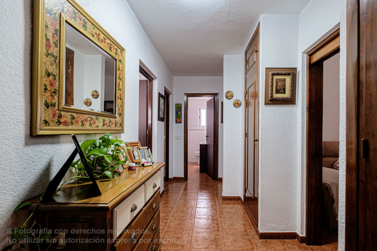 5 Bedroom Semi-Detached House For Sale Marbella, Costa del Sol - HP4026877