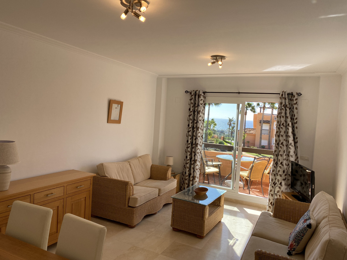 Apartment Middle Floor in Casares, Costa del Sol
