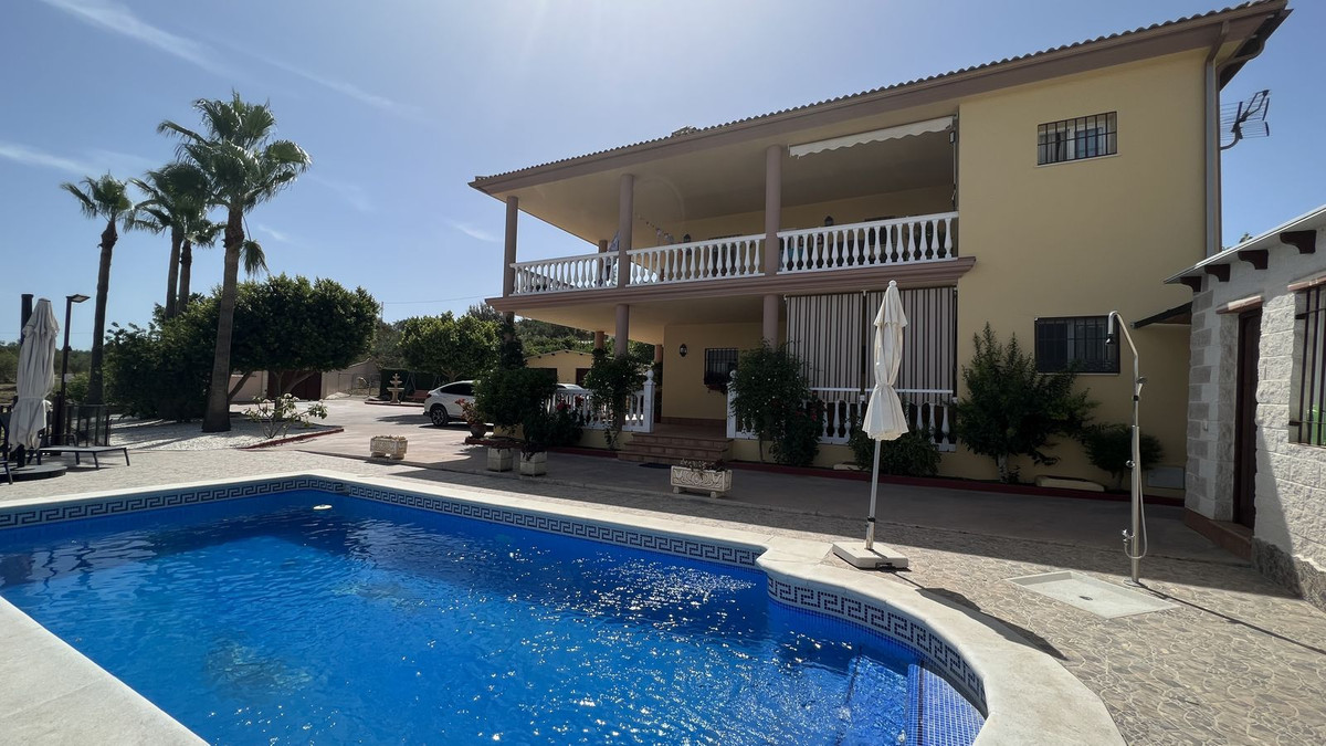 Nice country house just 5 minutes from Alhaurin El Grande and is perfect for two families. It compri, Spain
