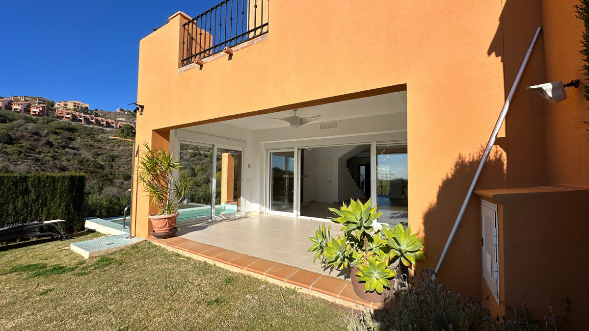 Villa Semi Detached for sale in Benahavís, Costa del Sol