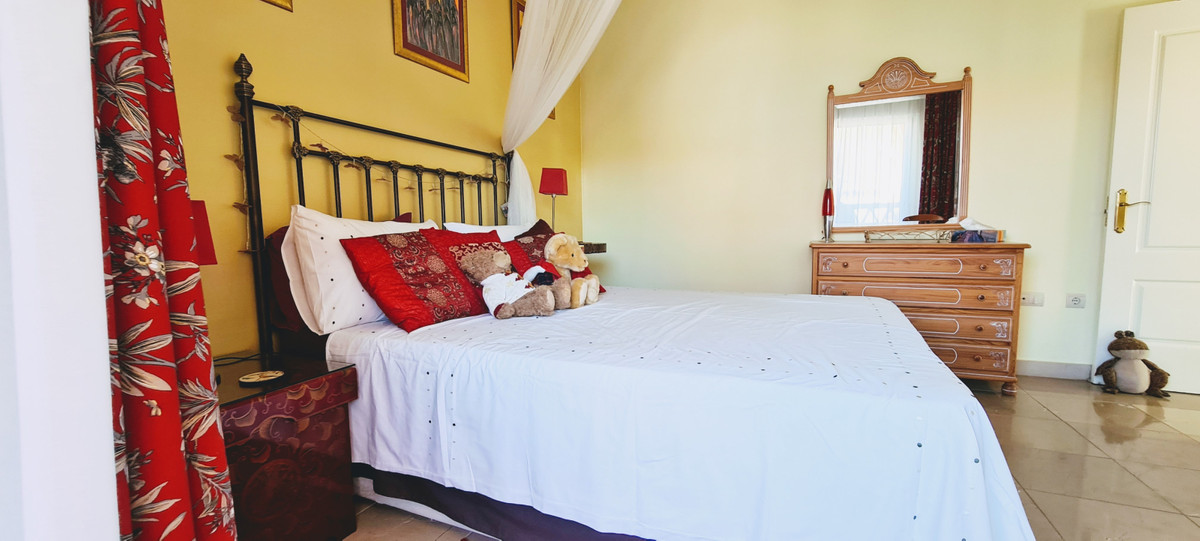 6 bedroom Villa For Sale in Calanova Golf, Málaga - thumb 29