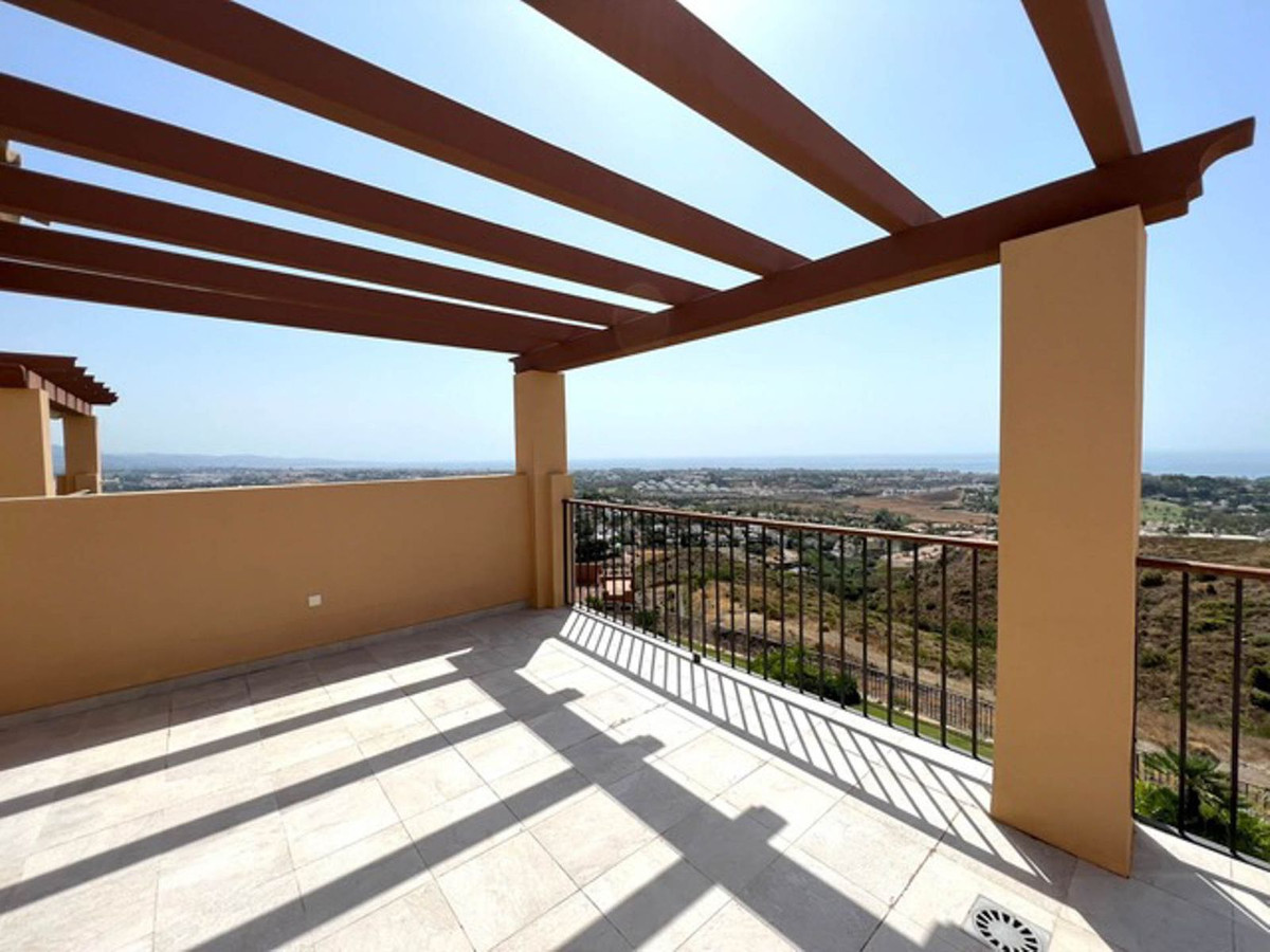 Spectacular apartment for sale with stunning sea views in Hacienda del Senorio de Cifuentes, Benahav, Spain
