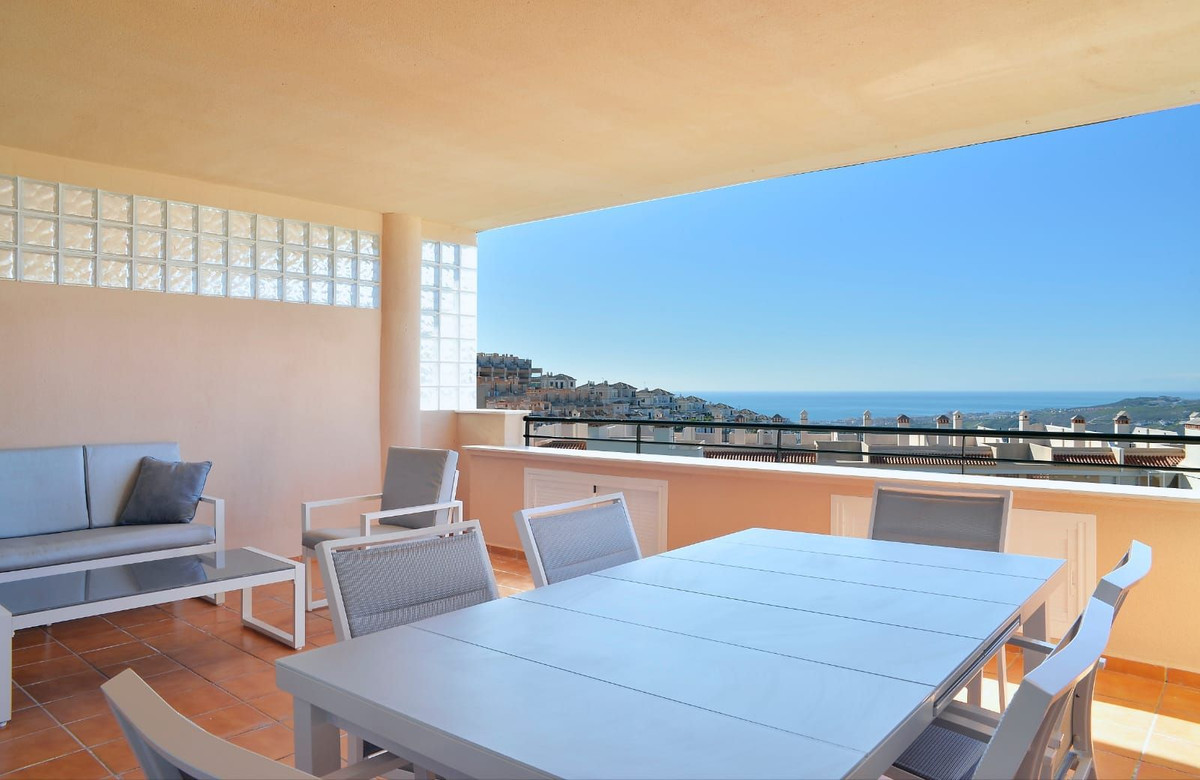 Middle Floor Apartment for sale in Casares, Costa del Sol