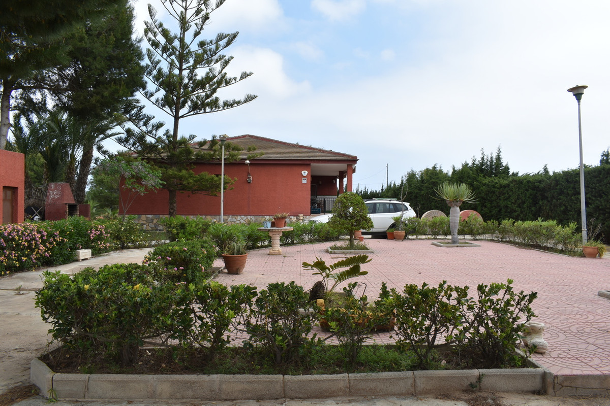 Traditional Finca style property located in the popular area of Los Balcones.  This 4 bedroom, 2 bat, Spain