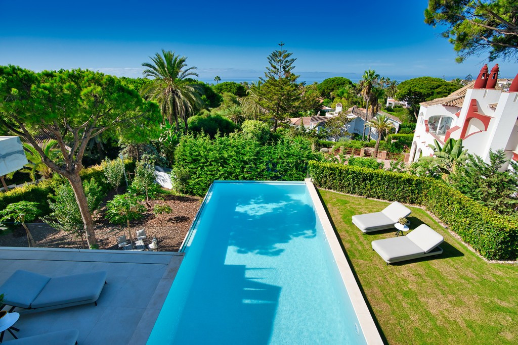 7 bedroom Villa For Sale in Marbesa, Málaga