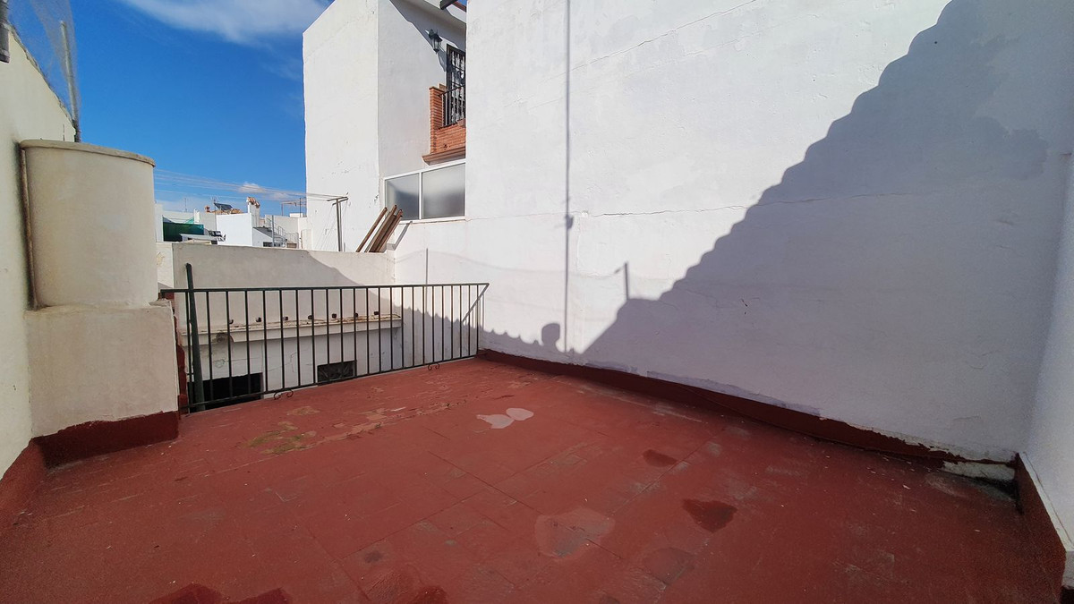 Townhouse in need of a total reform, in the historic centre of Alhaurin el Grande. The property comp, Spain