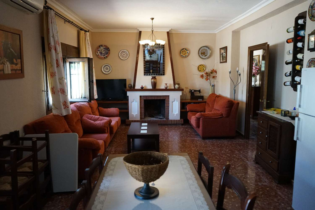 3078-V For sale very spacious villa on 12.000m2 of fenced plot.