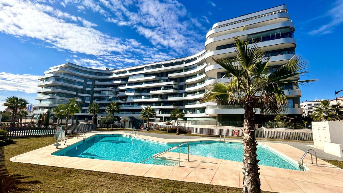 Middle Floor Apartment in Málaga R4593535