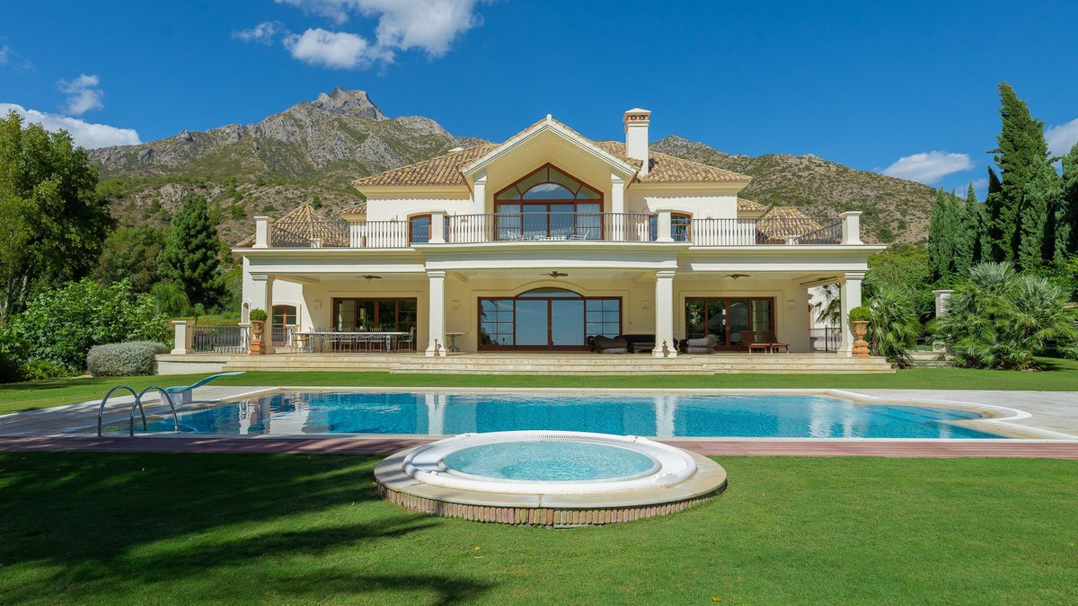 Vrijstaande Villa te koop in Sierra Blanca R4431649