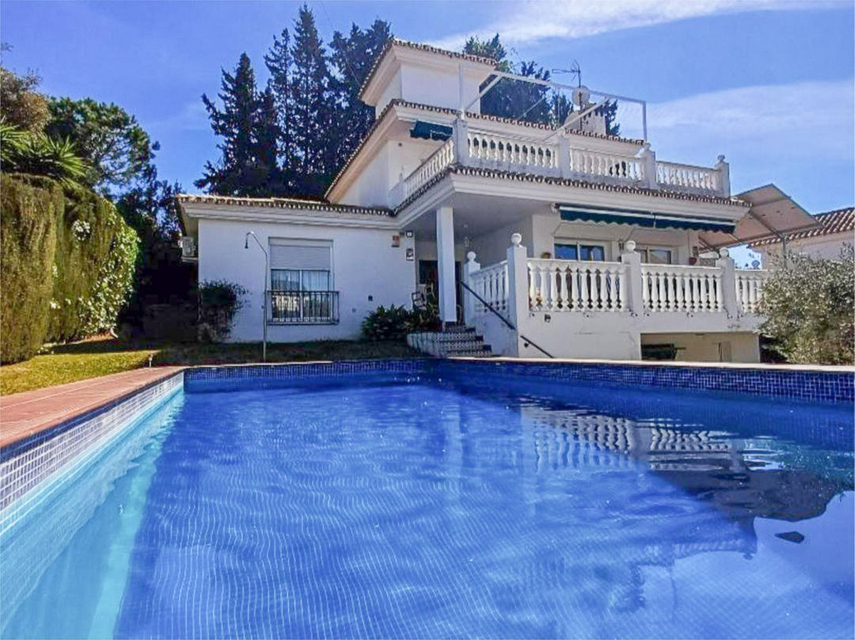 Detached Villa for sale in Calahonda, Costa del Sol