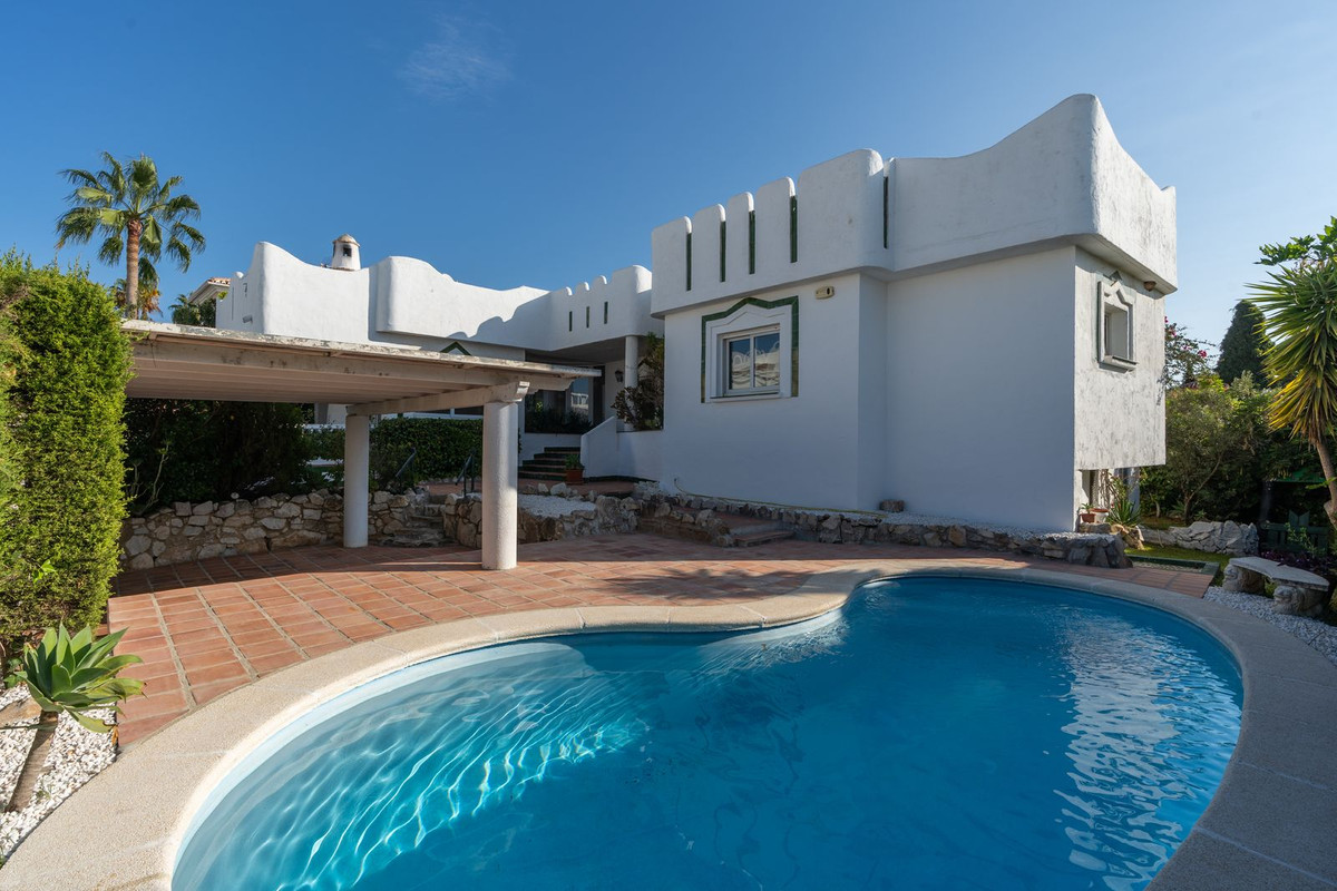 3 Bedroom Detached Villa For Sale Las Chapas, Costa del Sol - HP4425421