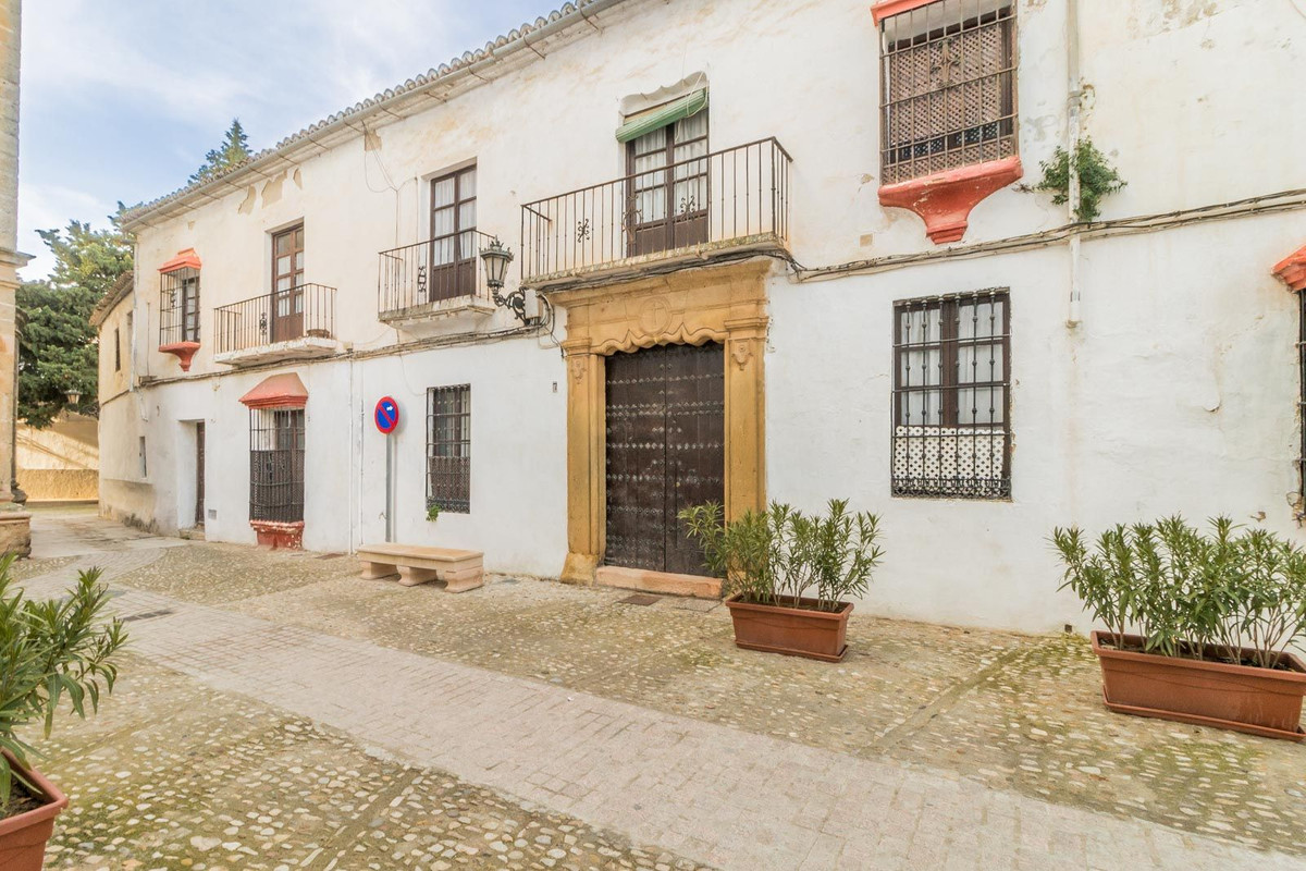 Block with 9 flats in the historic centre of Ronda.
