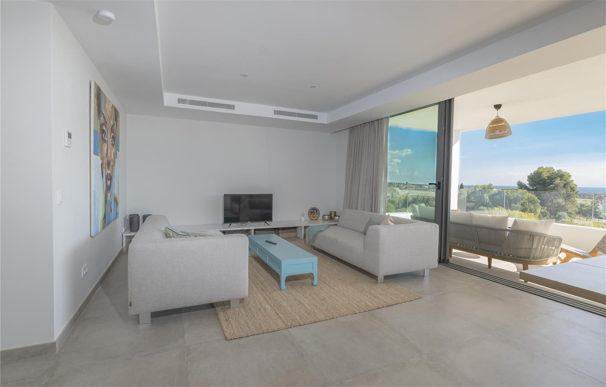 Apartment Middle Floor in New Golden Mile, Costa del Sol
