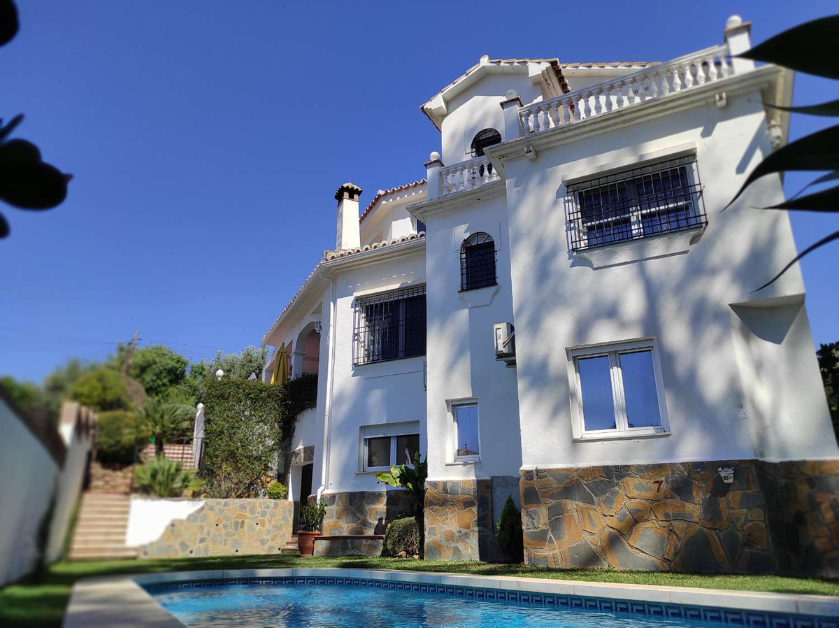 AA48 -  VILLA FOR SALE , Charming and incredible  with   sea views and with a lot of potential.
The , Spain