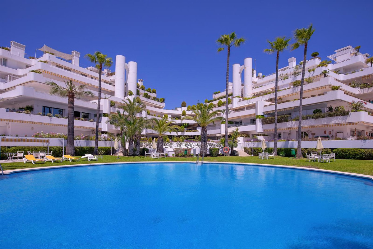 Middle Floor Apartment for sale in Marbella R4074484