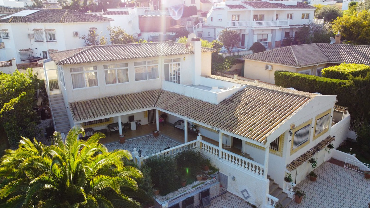 Villa Detached in Arroyo de la Miel, Costa del Sol
