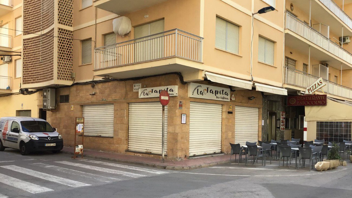 Great commercial located 100m from the beach front in the heart of Torrevieja.
Consisting of one lar, Spain