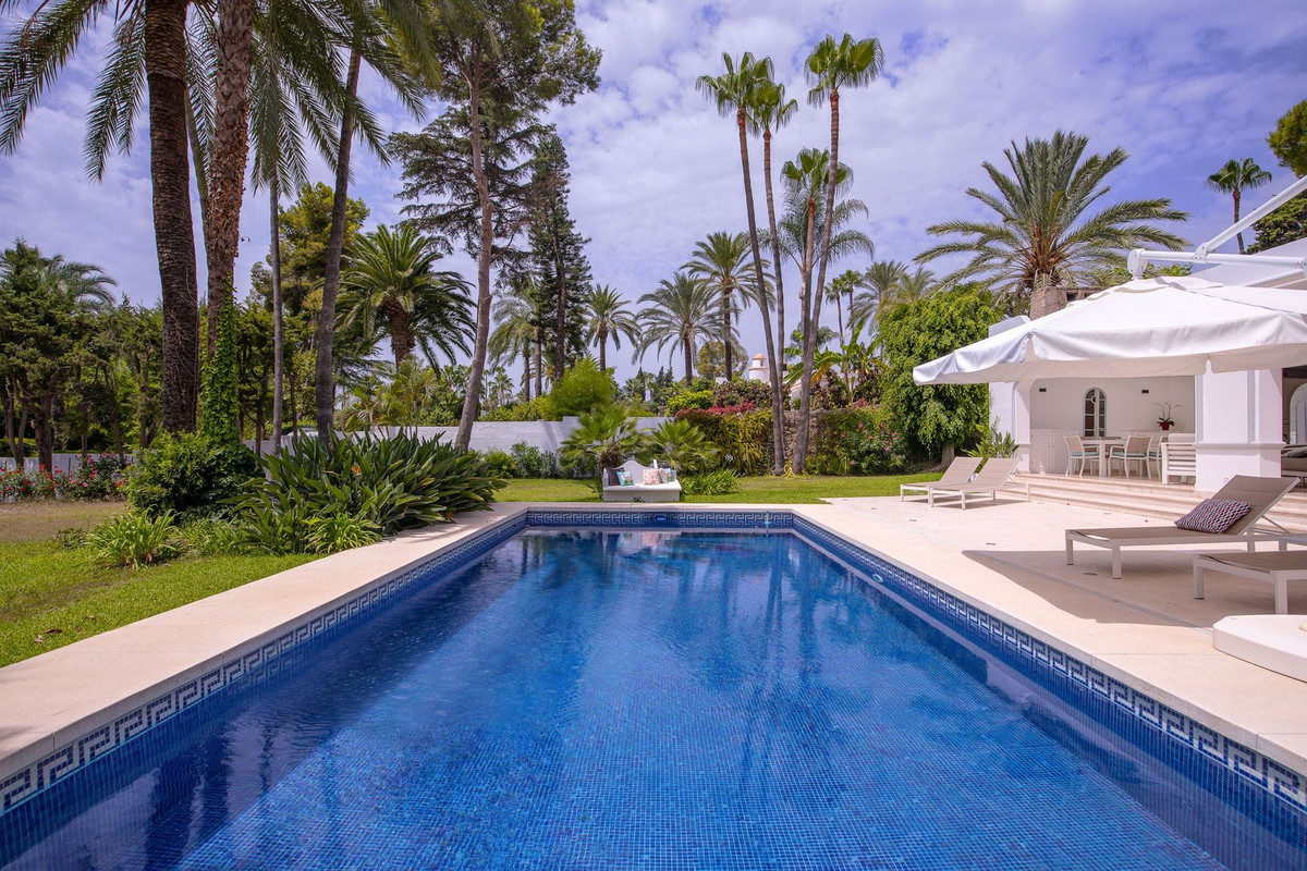 Villa in El Paraiso, Costa del Sol, Málaga on Costa del Sol En venta