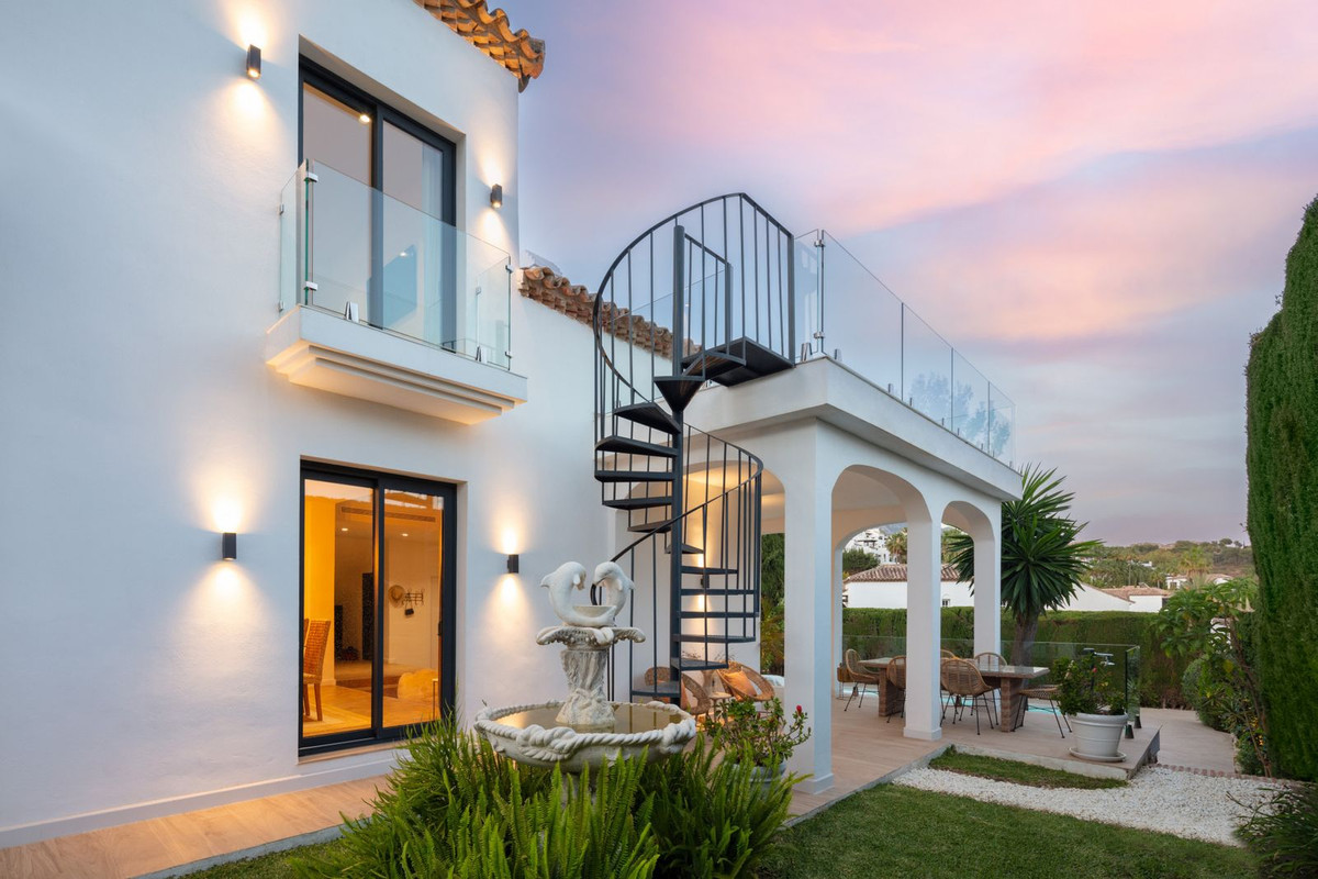 Villa te koop in Nueva Andalucía R4306060